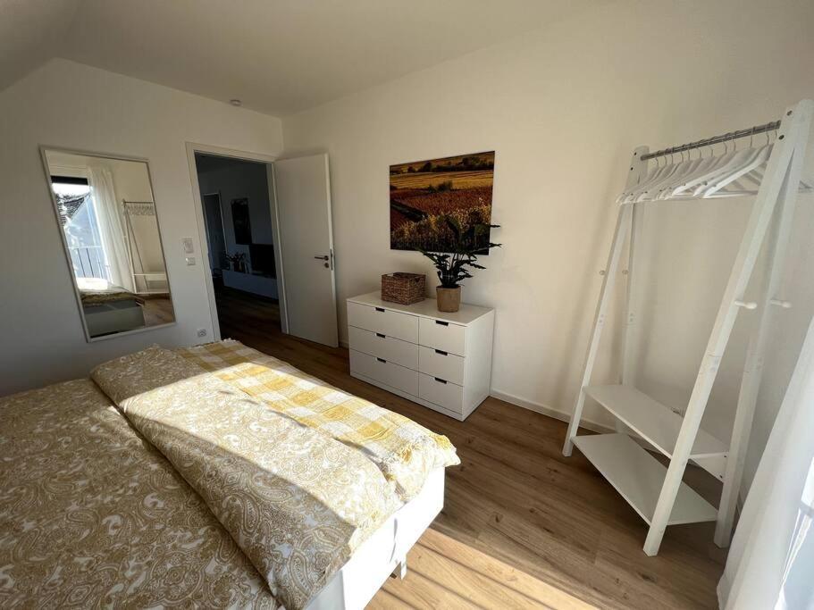 Rueckzugsort Im Rebenmeer Mit Terrasse, Grill & Parkplatz Venningen Luaran gambar